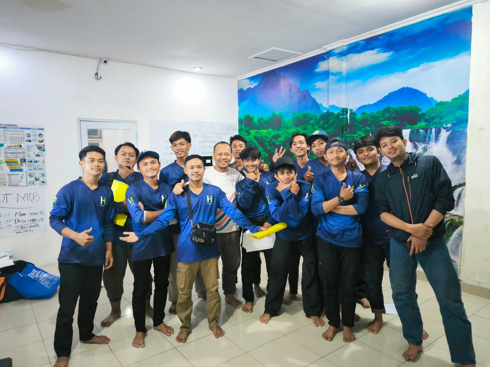 Air Segar, Hati Senang: Rahasia Depot Air Minum Azzam Ro di Cilacap